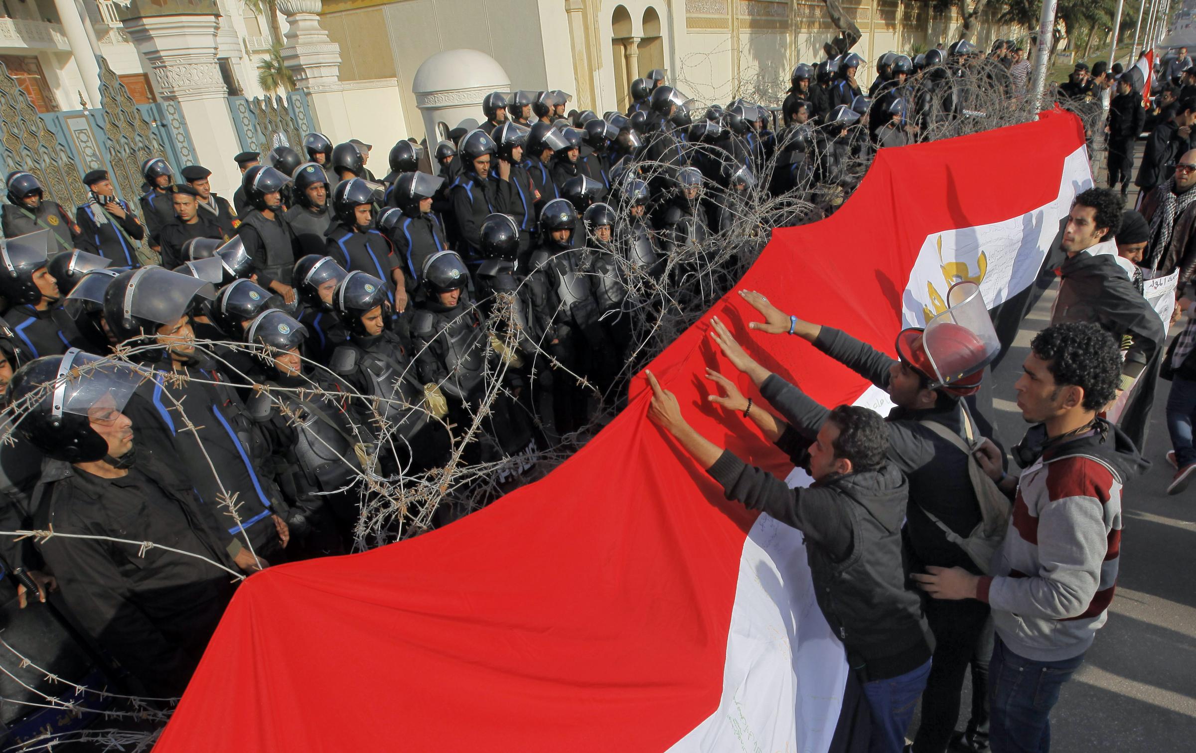 Egitto, scontri al Cairo in secondo anniversario rivolte